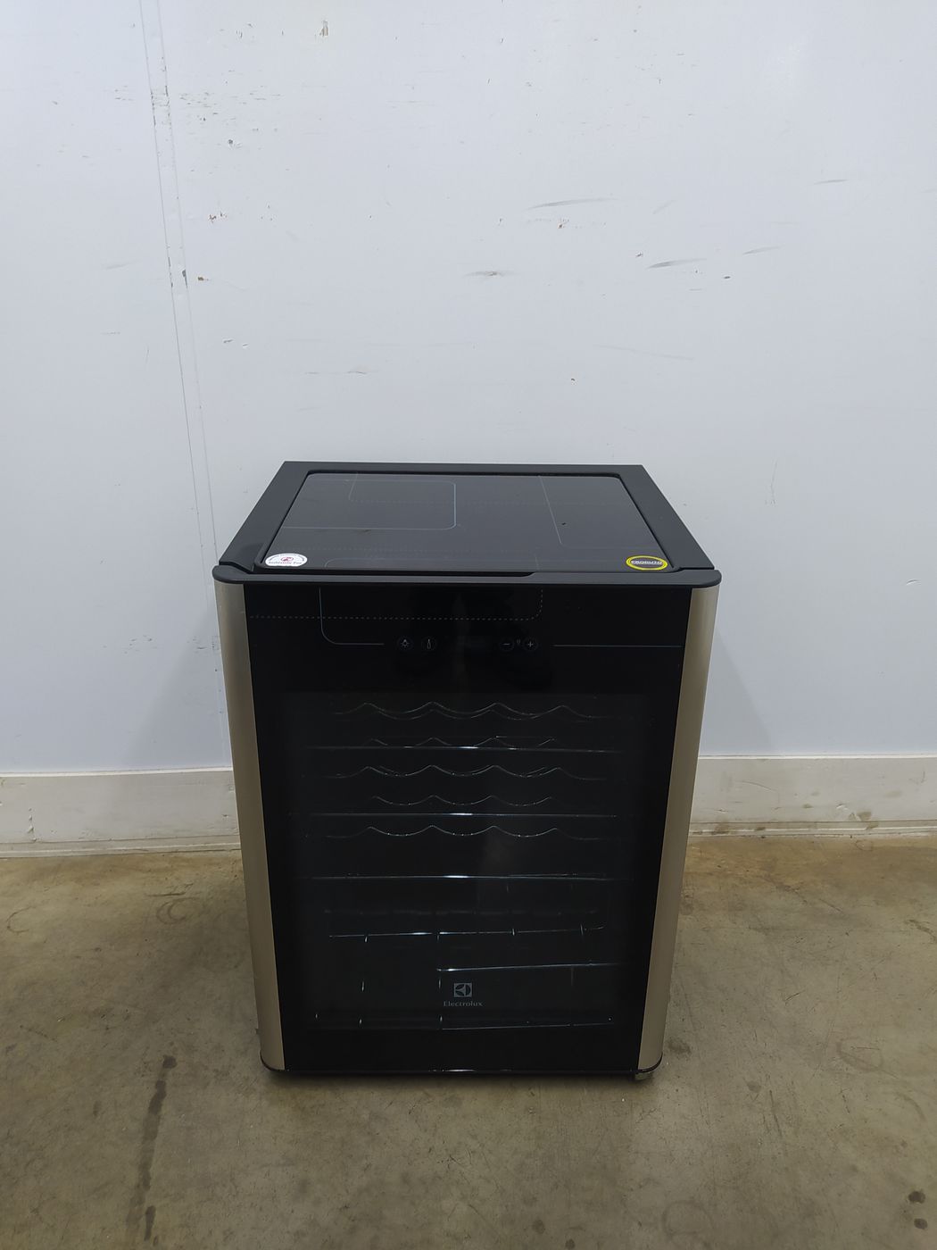 ADEGA ELECTROLUX VINHOS 1 PORTA ACS24 24 GARR