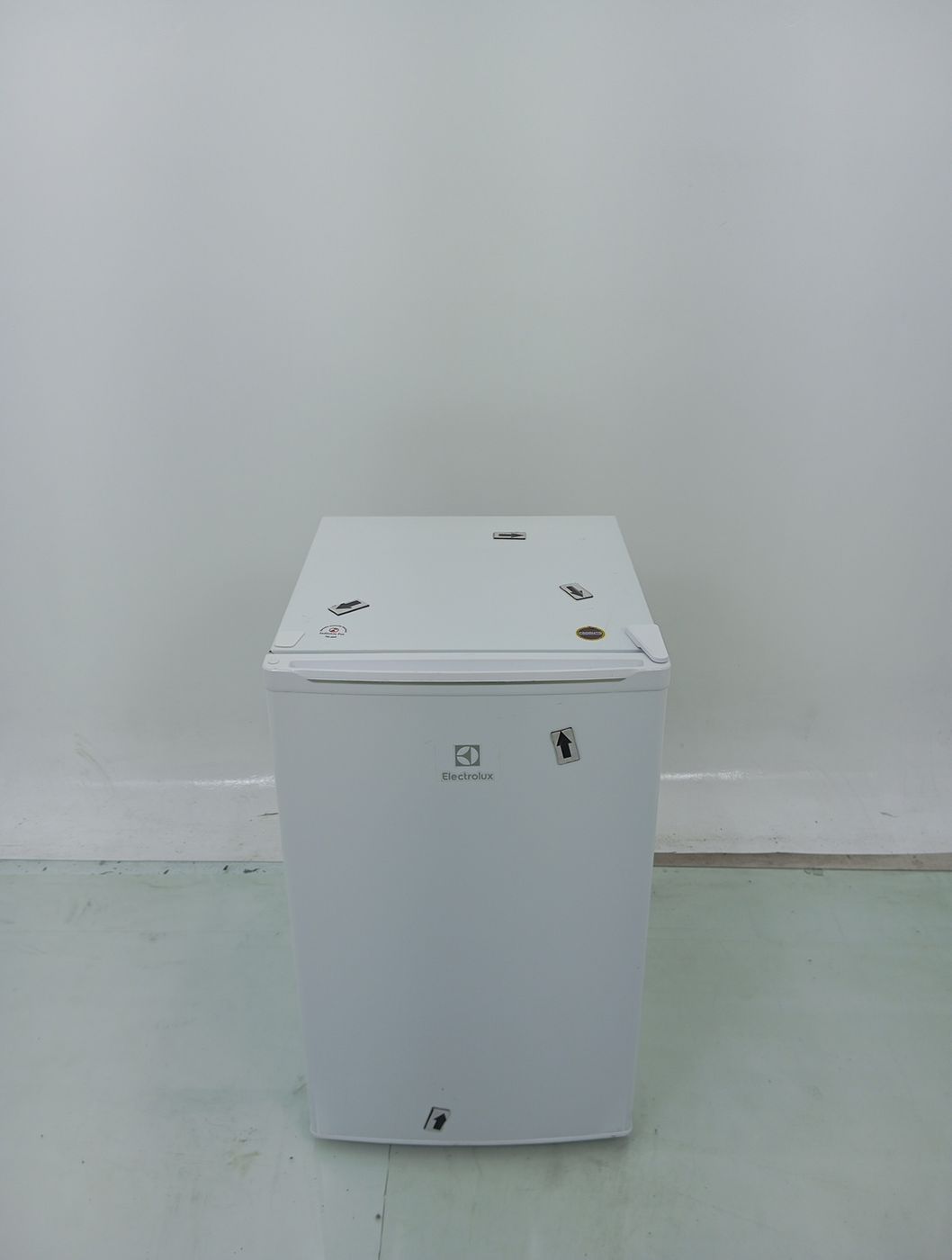 FRIGOBAR ELECTROLUX EM120 - Frigobar Electrol