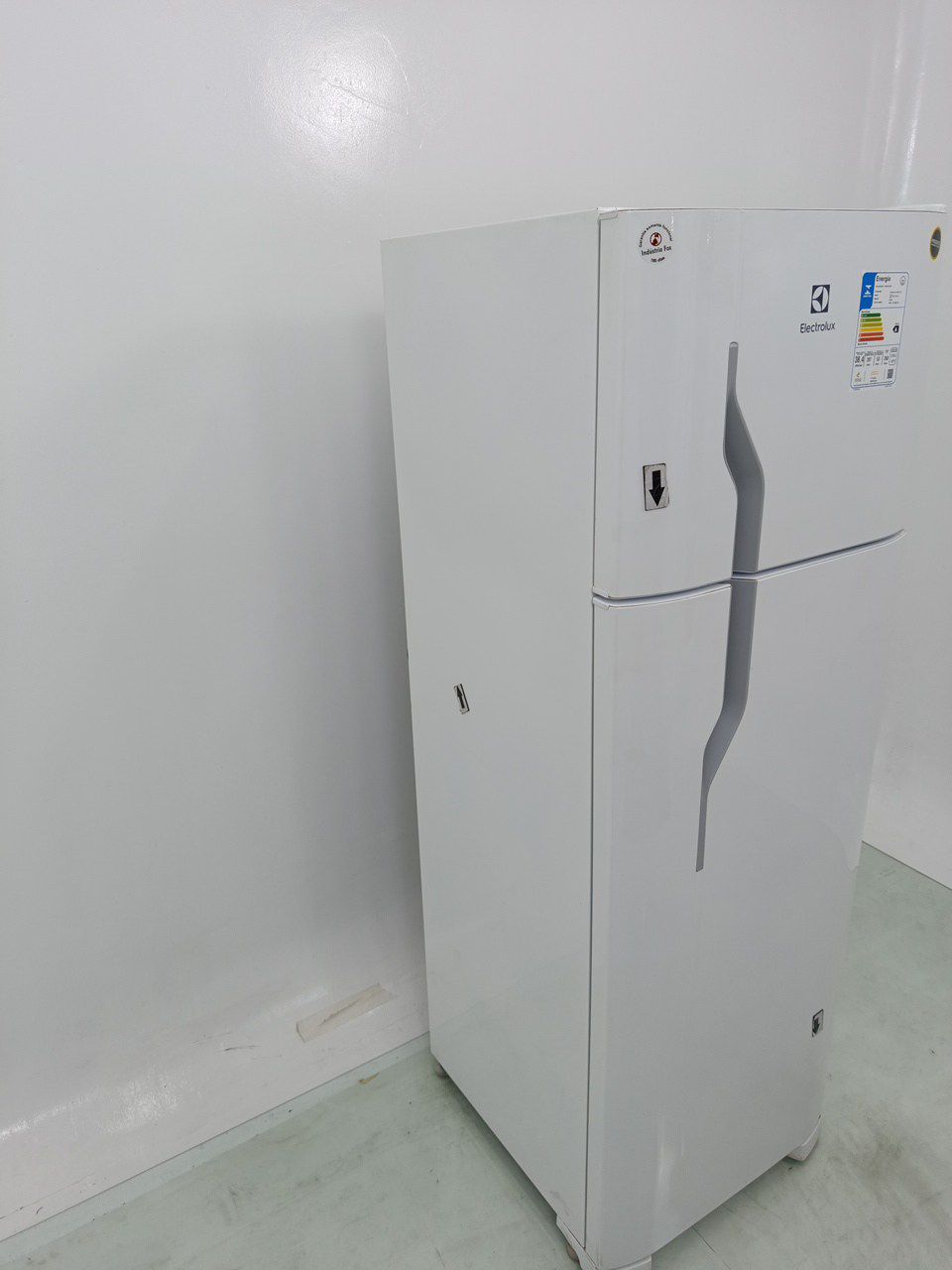 GELADEIRA ELECTROLUX DC35A CYCLE DEFROST 260L