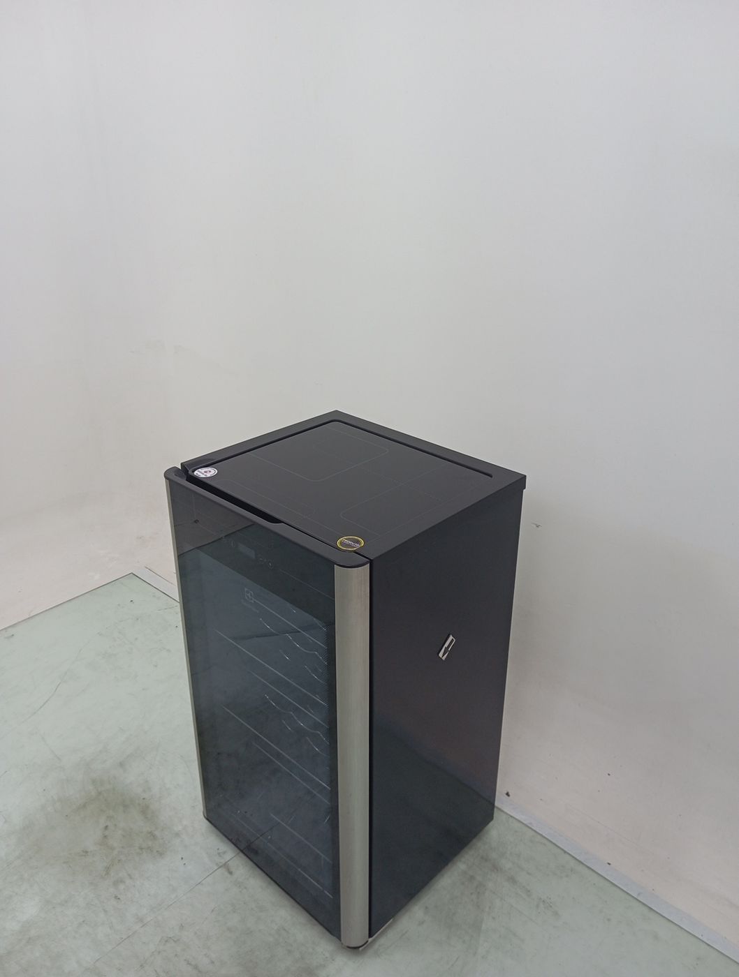 ADEGA ELECTROLUX ACS34 34 GARRAFAS UMA PORTA 
