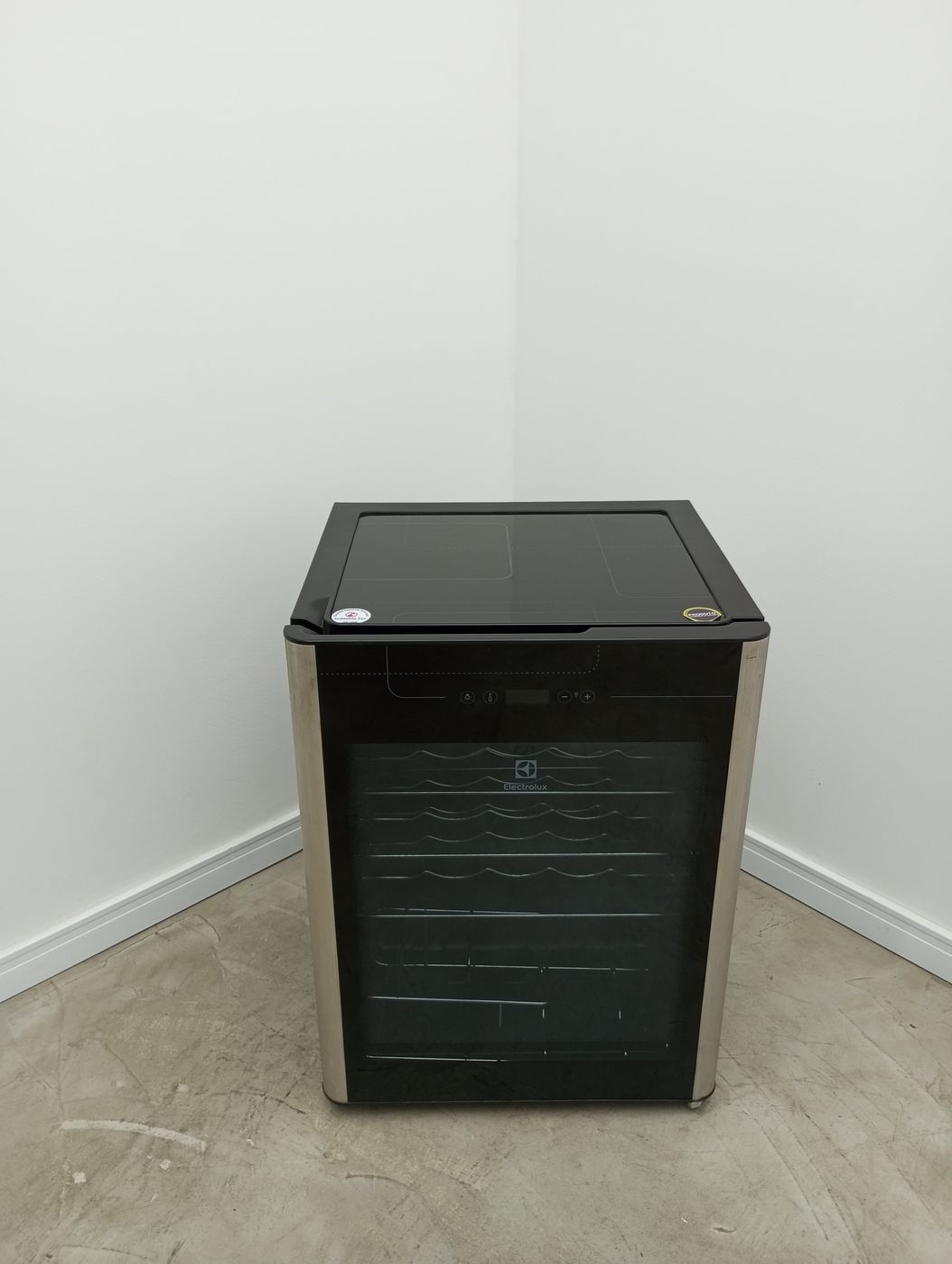 ADEGA ELECTROLUX VINHOS 1 PORTA ACS24 24 GARR
