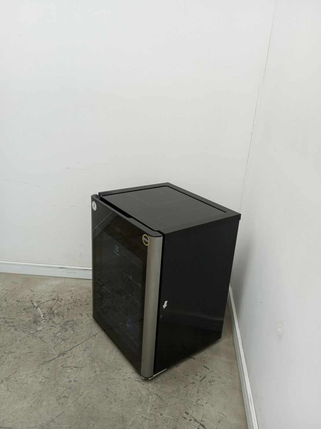 ADEGA ELECTROLUX VINHOS 1 PORTA ACS24 24 GARR