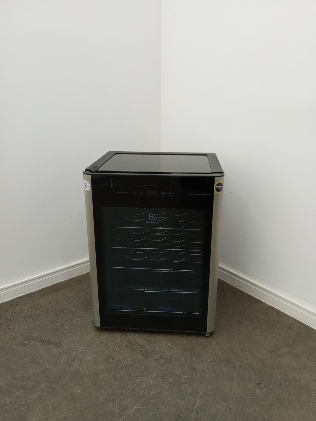 ADEGA ELECTROLUX VINHOS 1 PORTA ACS24 24 GARR