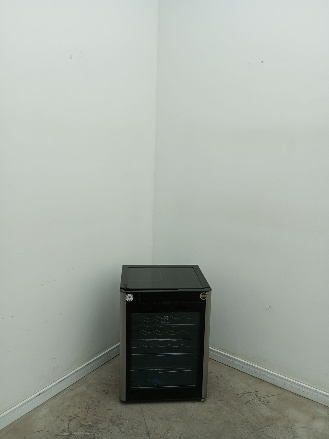 ADEGA ELECTROLUX VINHOS 1 PORTA ACS24 24 GARR