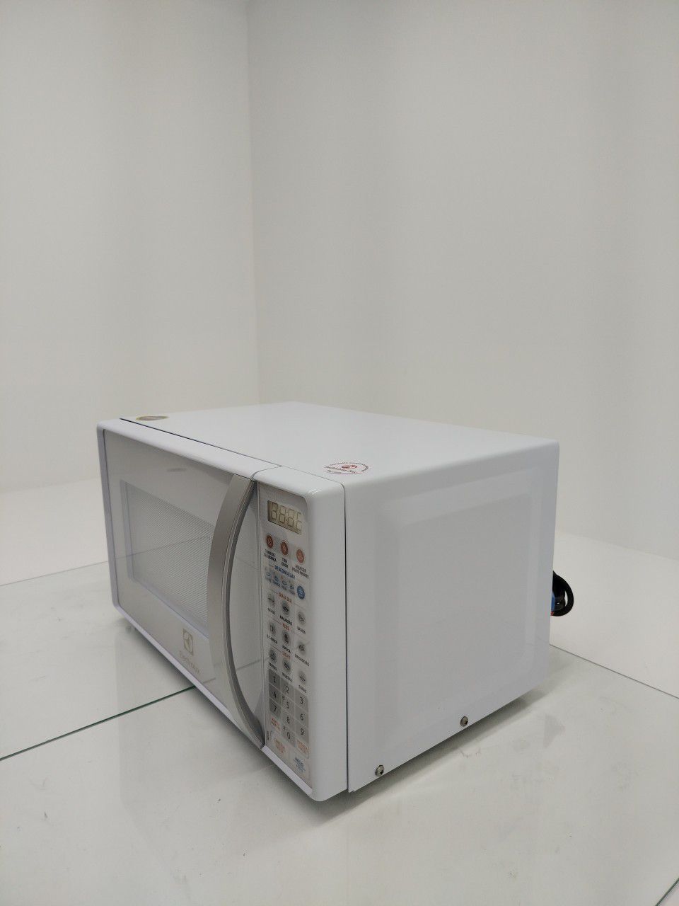 MICRO-ONDAS ELECTROLUX MTO30 MICRO-ONDAS MTO3