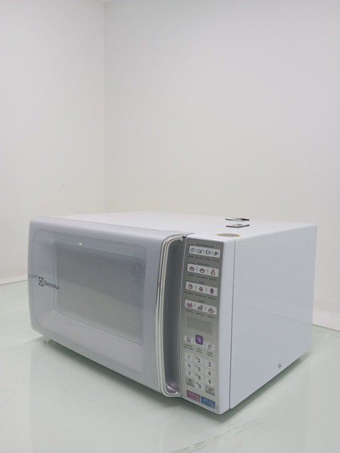 MICRO-ONDAS ELECTROLUX MEO44 34L - BRANCO