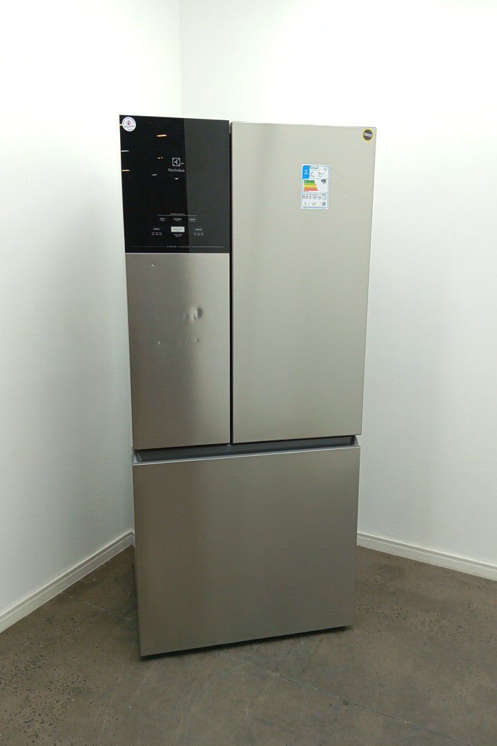 REFRIGERADOR ELECTROLUX IM8S FROST FREE INVER