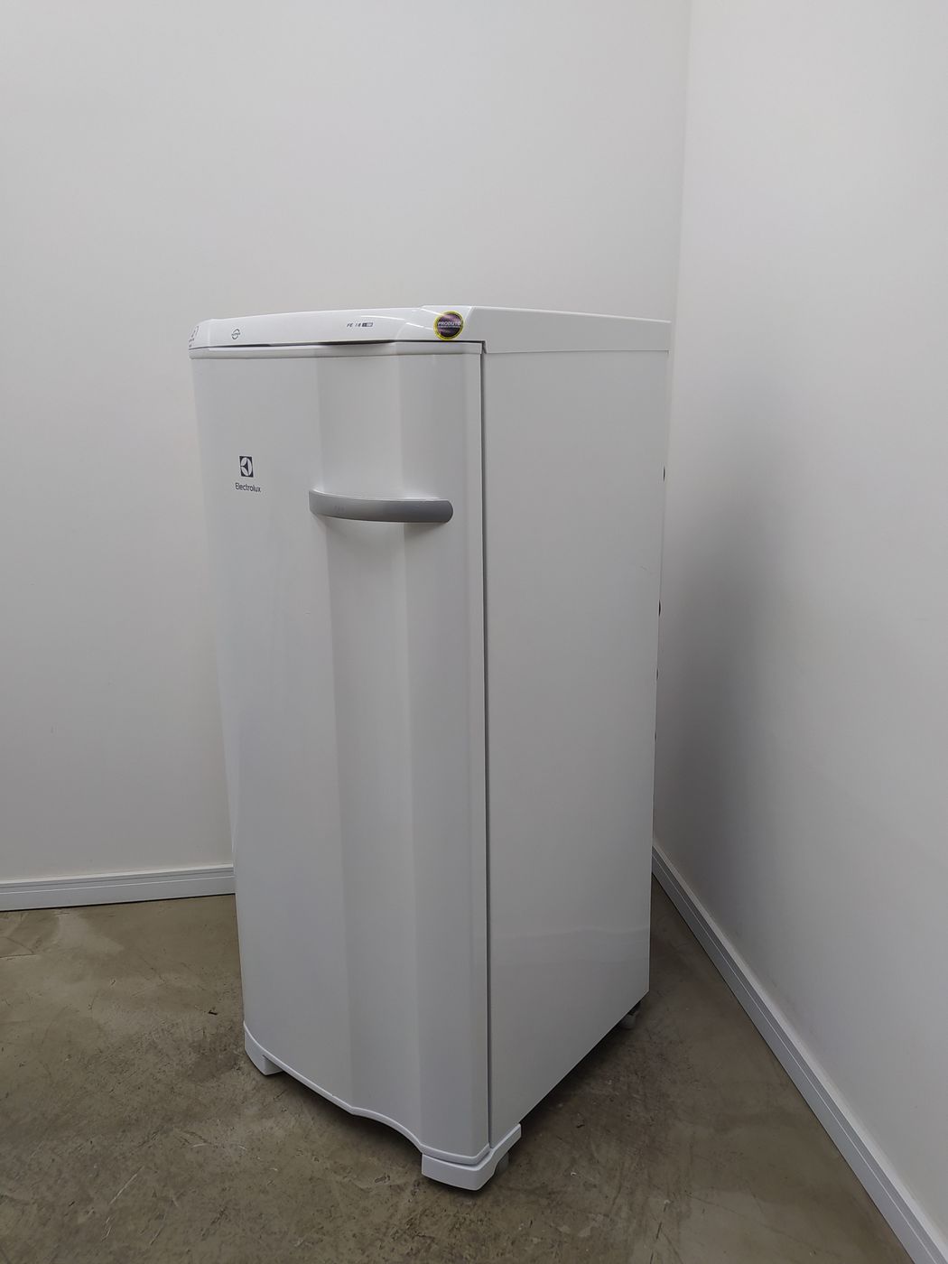 Freezer Electrolux Fe18 Vertical Cycle Defrost Uma Porta 145l Branco