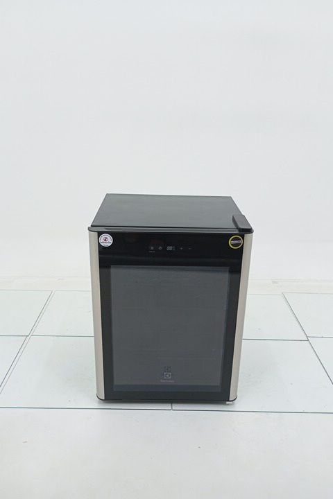 ADEGA ELECTROLUX VINHOS 1 PORTA WSF24 24 GARR