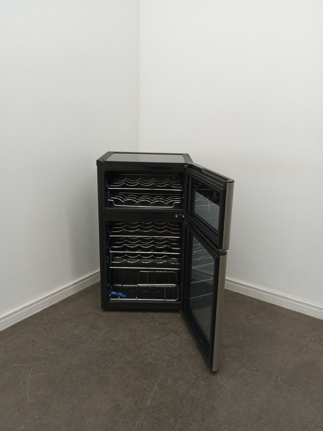 ADEGA ELECTROLUX VINHOS 2 PORTAS ACD29 29 GAR