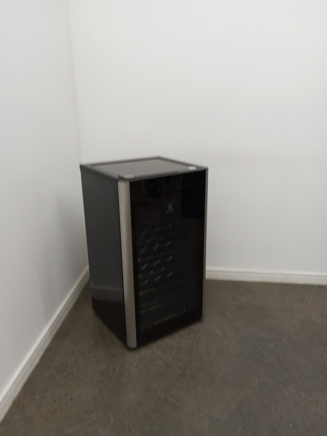 ADEGA ELECTROLUX VINHOS 1 PORTA ACS34 34 GARR