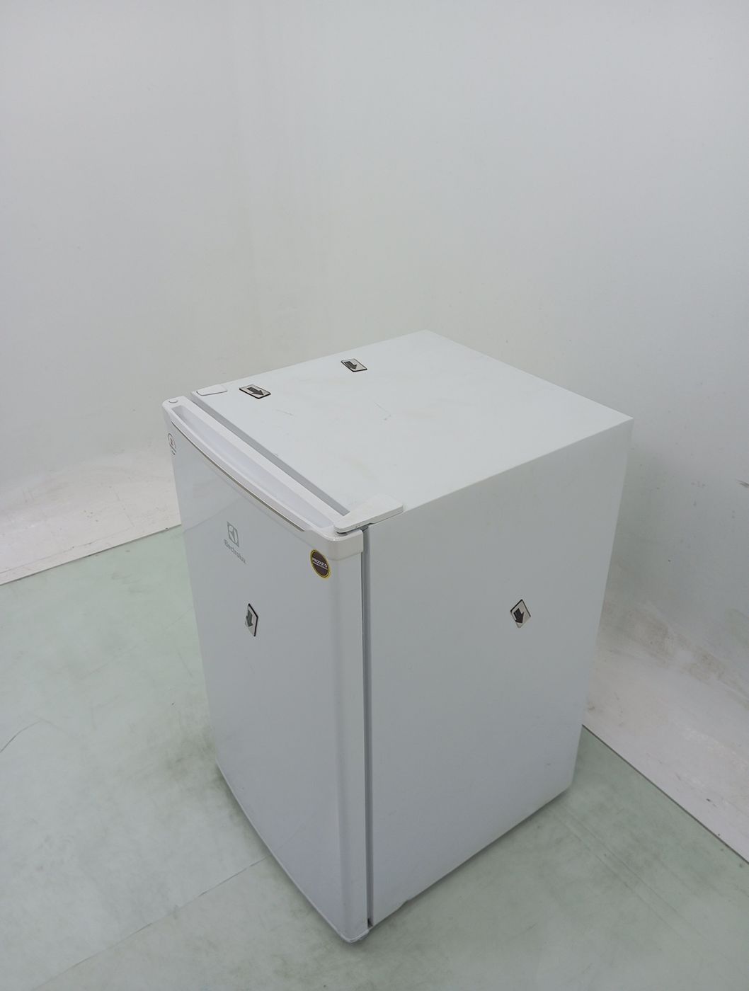 FRIGOBAR ELECTROLUX EM120 - Frigobar Electrol