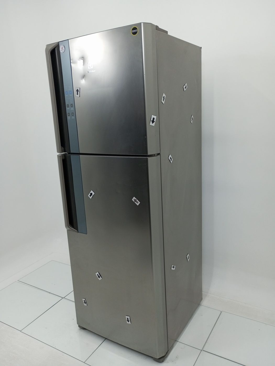 REFRIGERADOR ELECTROLUX DF56S  DUAS PORTAS FR