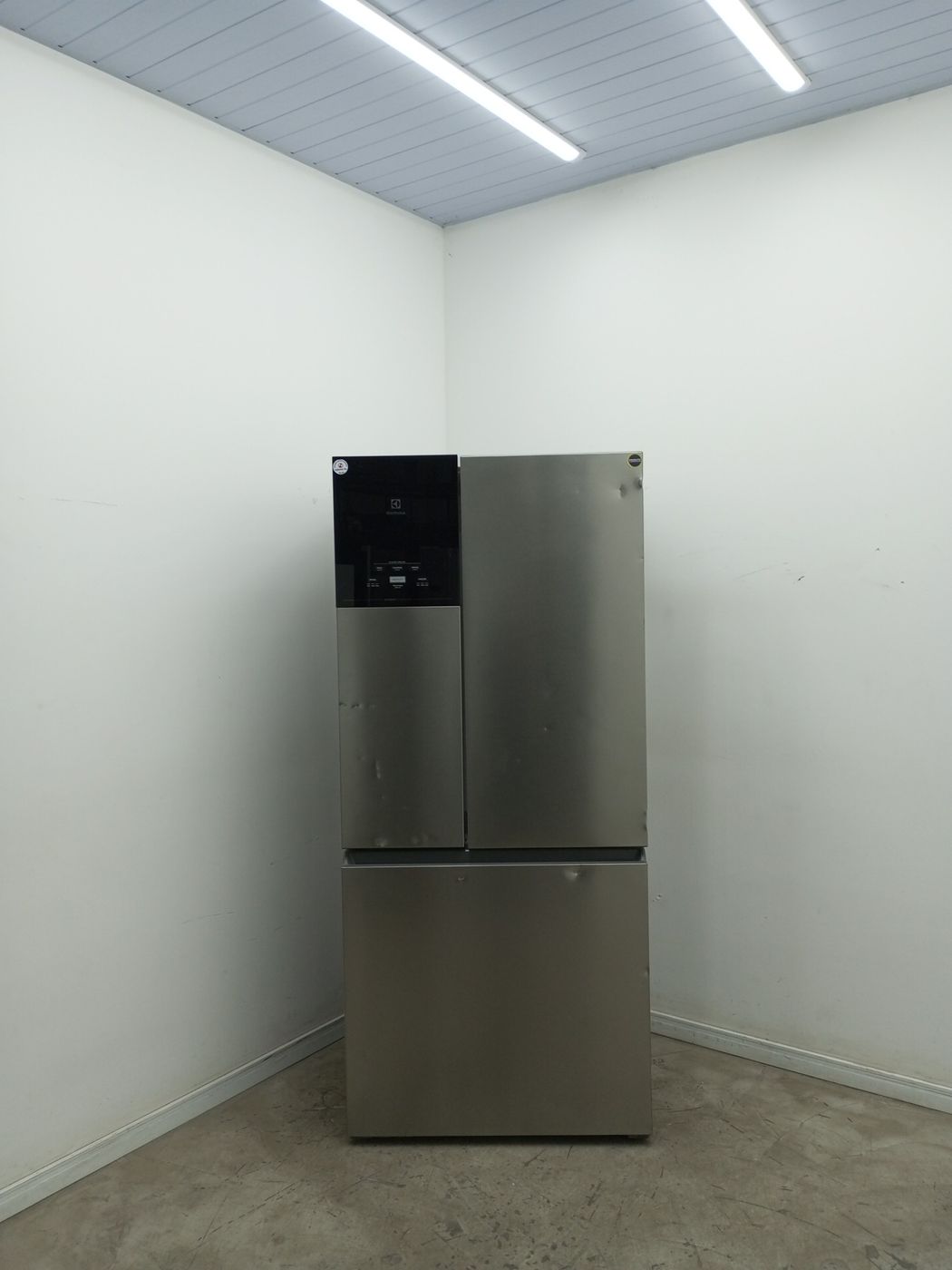 REFRIGERADOR ELECTROLUX IM8S FROST FREE INVER