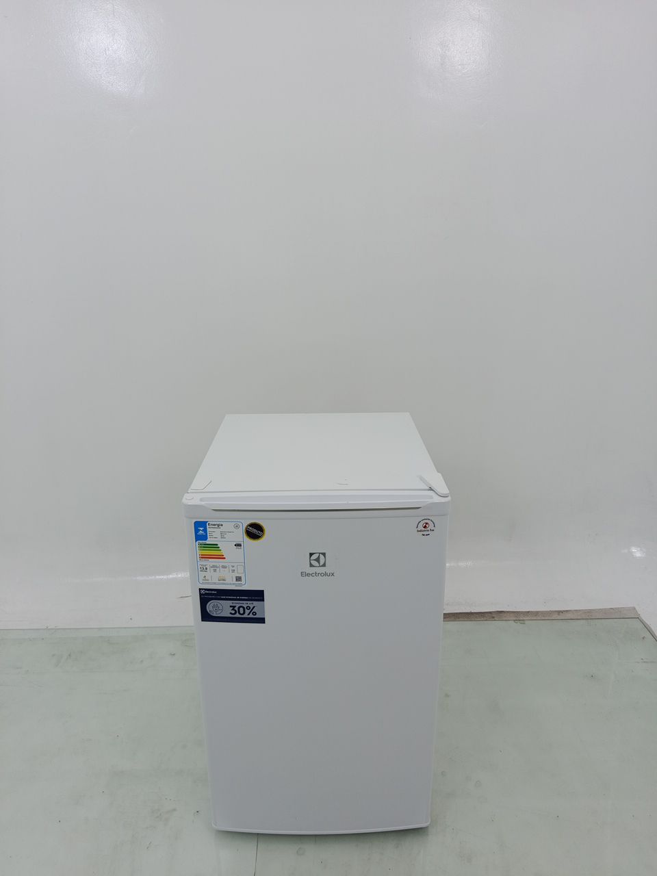 FRIGOBAR ELECTROLUX EM120 - Frigobar Electrol