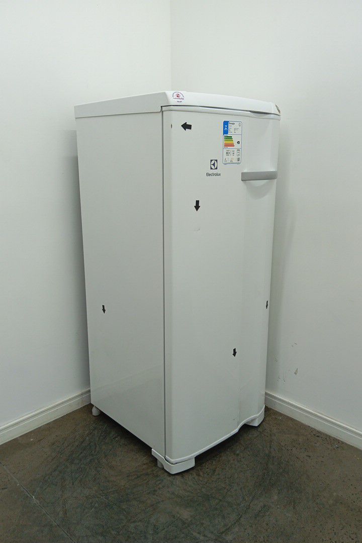 Freezer Electrolux Fe19 Vertical Cycle Defrost Uma Porta 162l Branco