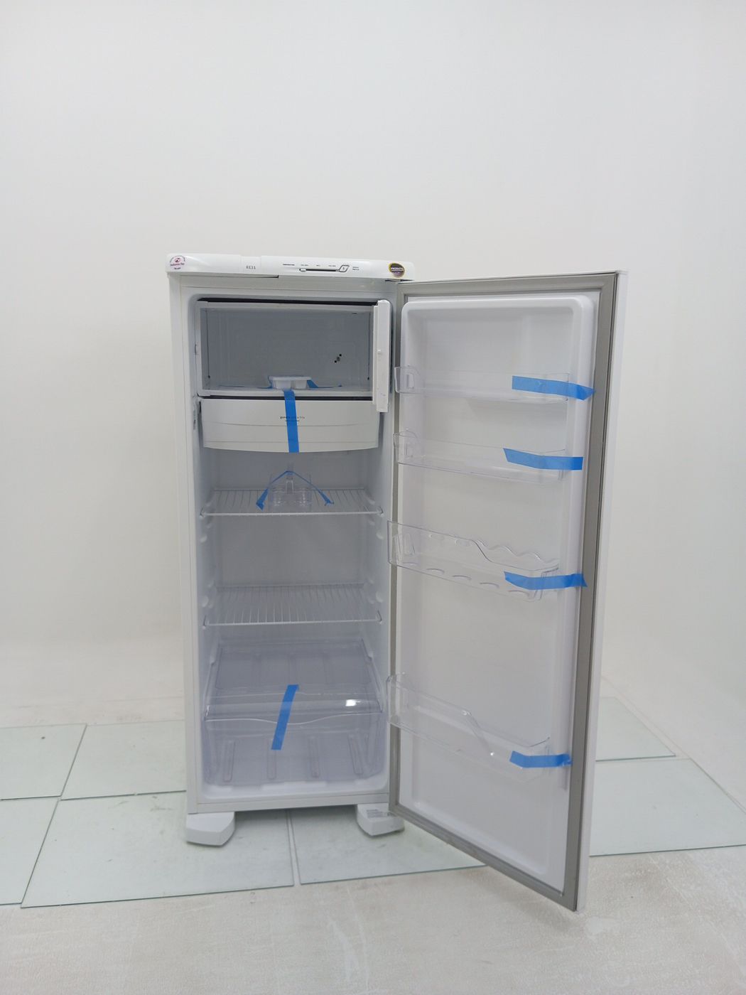 REFRIGERADOR ELECTROLUX RE31 UMA PORTA 240l B