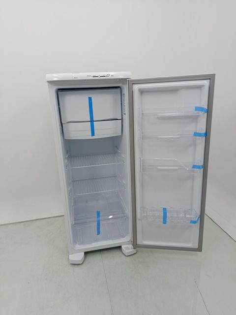 REFRIGERADOR ELECTROLUX RE31 - Refrigerador E