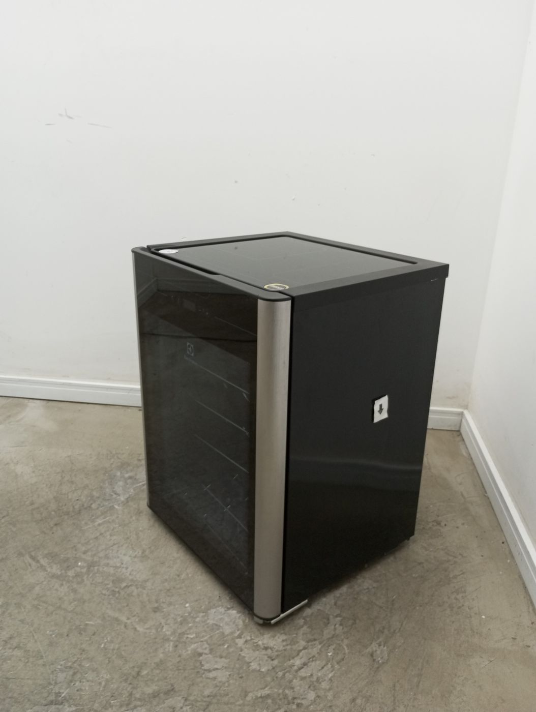 ADEGA ELECTROLUX VINHOS 1 PORTA ACS24 24 GARR