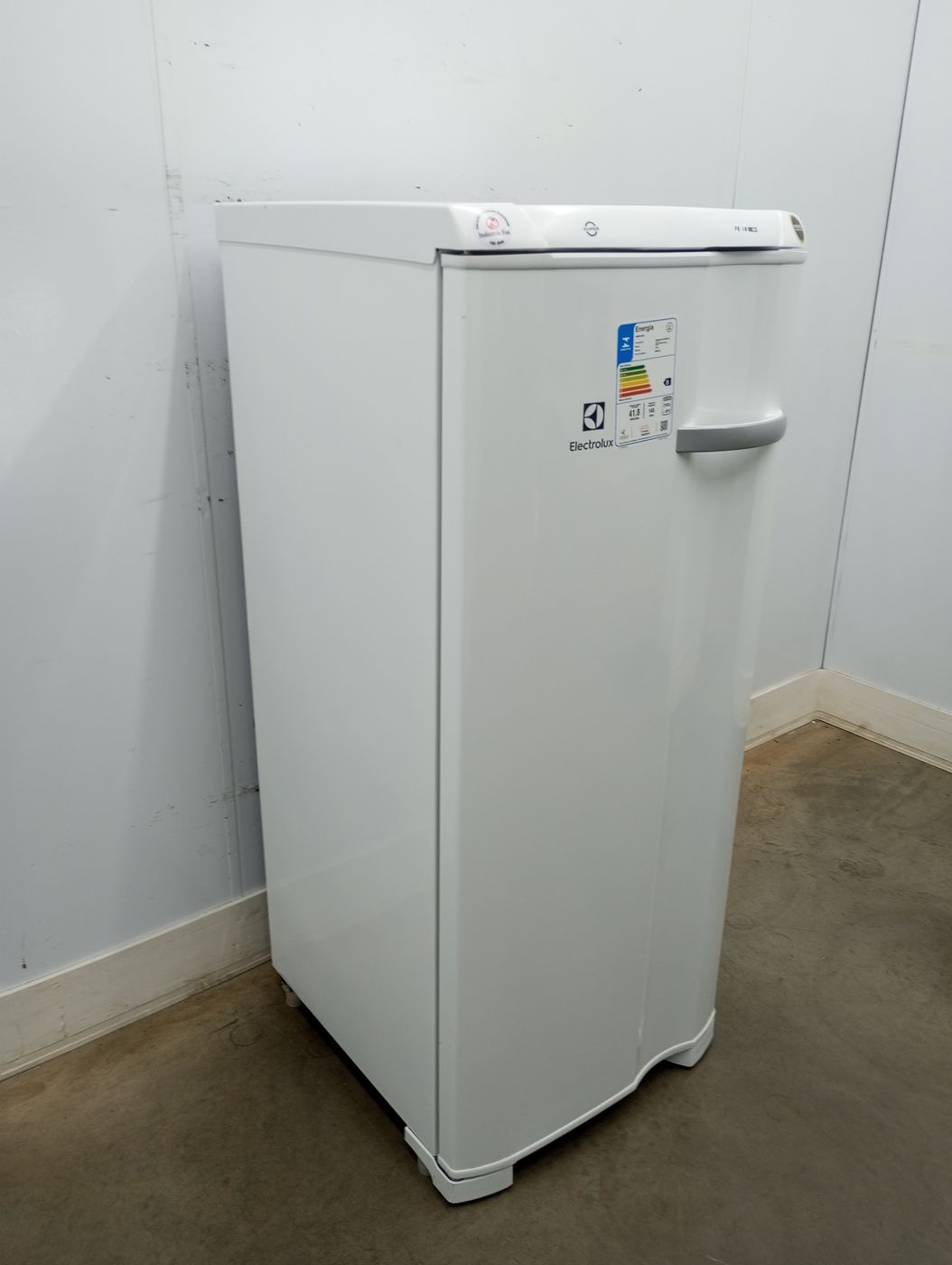 Freezer Electrolux Fe18 Vertical Cycle Defrost Uma Porta 145l Branco