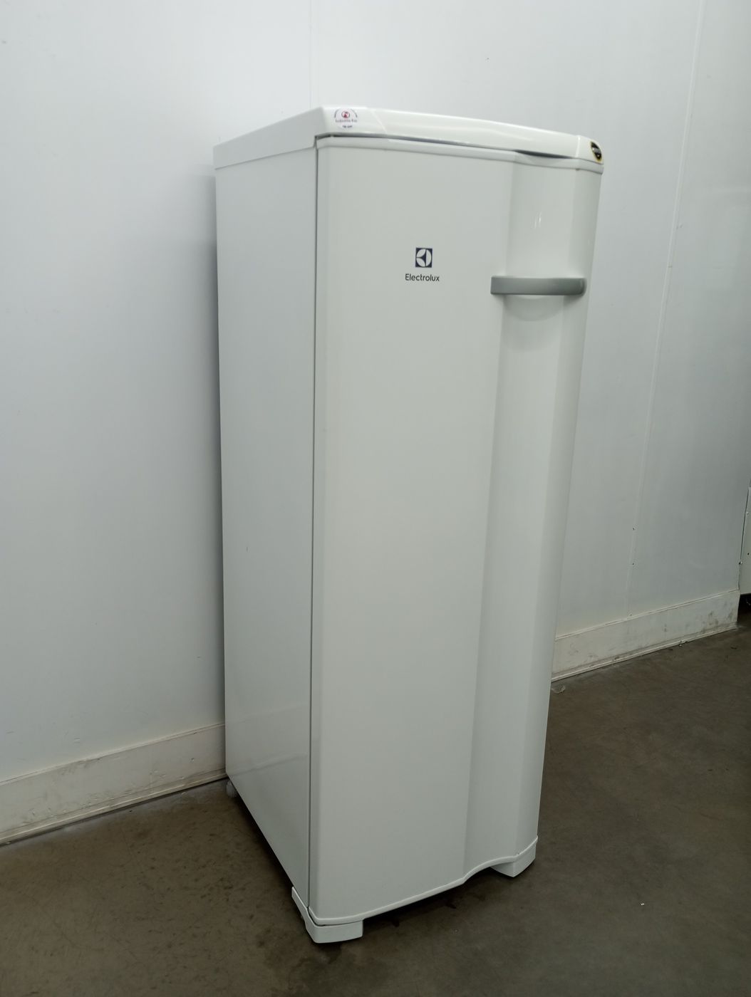 Freezer Electrolux Fe23 Vertical Cycle Defrost Uma Porta 197l Branco