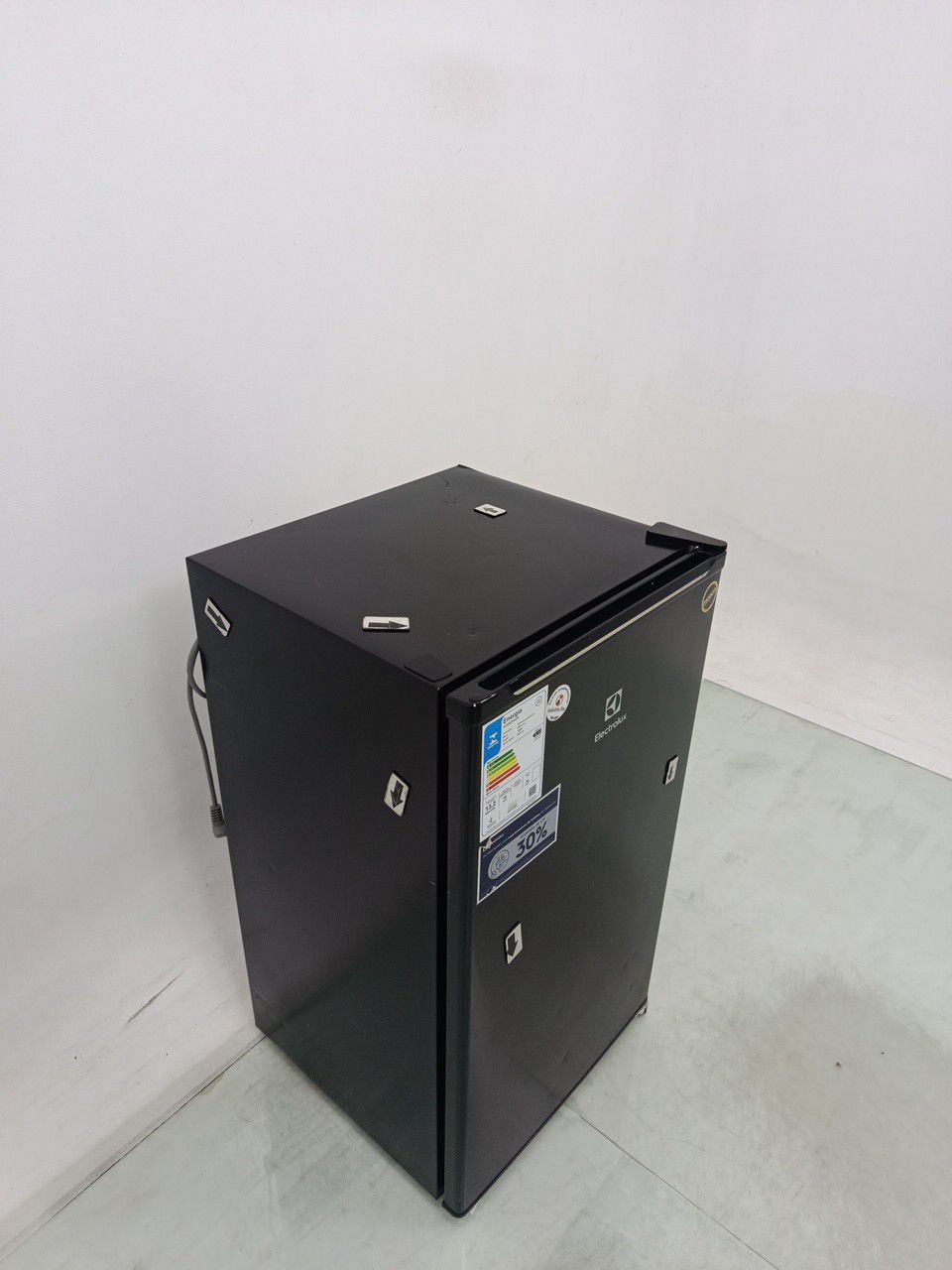 FRIGOBAR ELECTROLUX EM90B - Frigobar Electrol