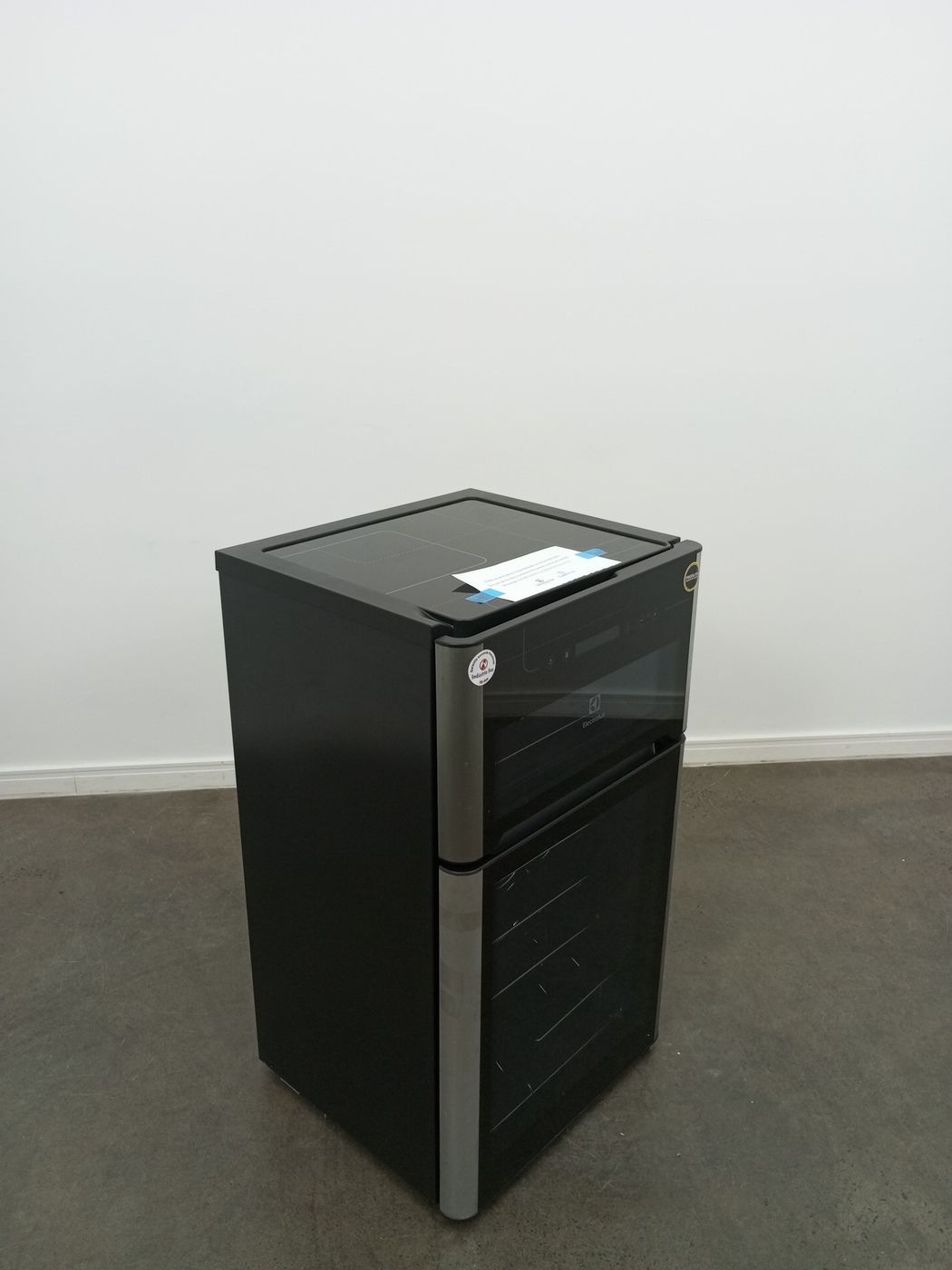 ADEGA ELECTROLUX VINHOS 2 PORTAS ACD29 29 GAR