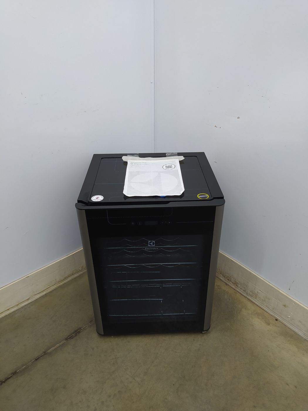 ADEGA ELECTROLUX VINHOS 1 PORTA ACS24 24 GARR