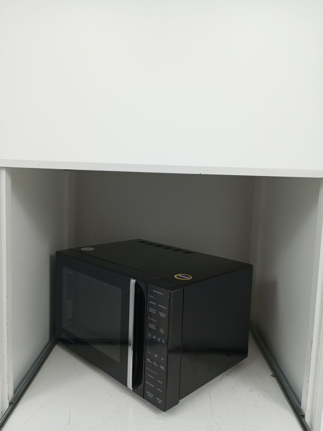 MICRO-ONDAS ELECTROLUX ME23P 23L - PRETO