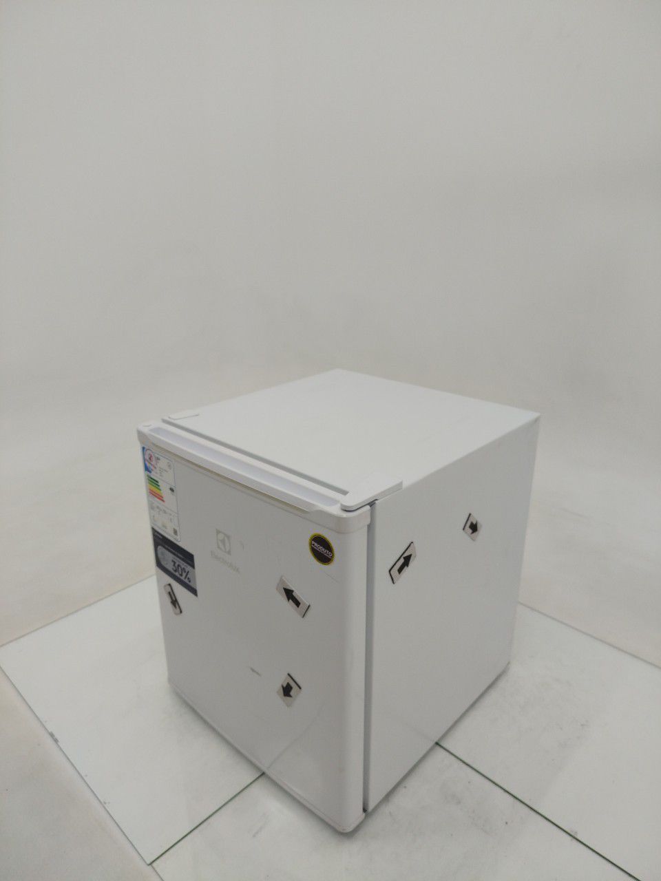 FRIGOBAR ELECTROLUX EM50 47L EFFICIENT COM CO