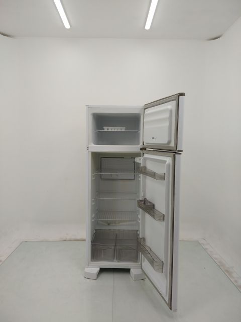 REFRIGERADOR ESMALTEC CYCLE DEFROST 2 PORTAS 