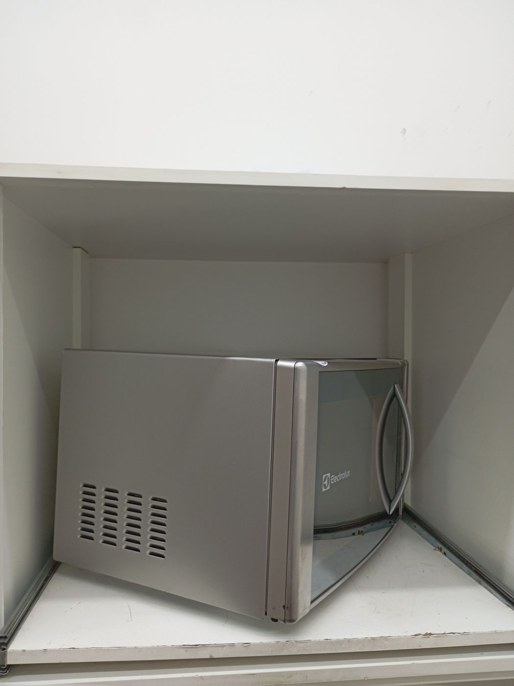 MICRO-ONDAS ELECTROLUX ME41X 31L - INOX