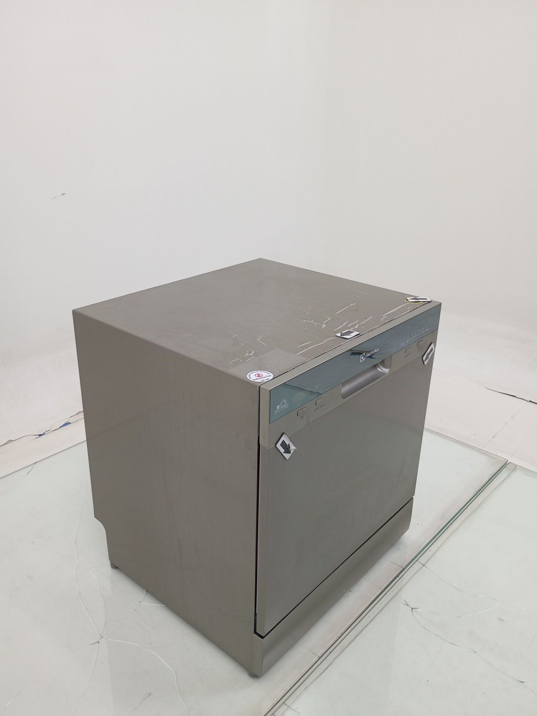 LAVA LOUCAS ELECTROLUX LL08S - Lava Louça Ele