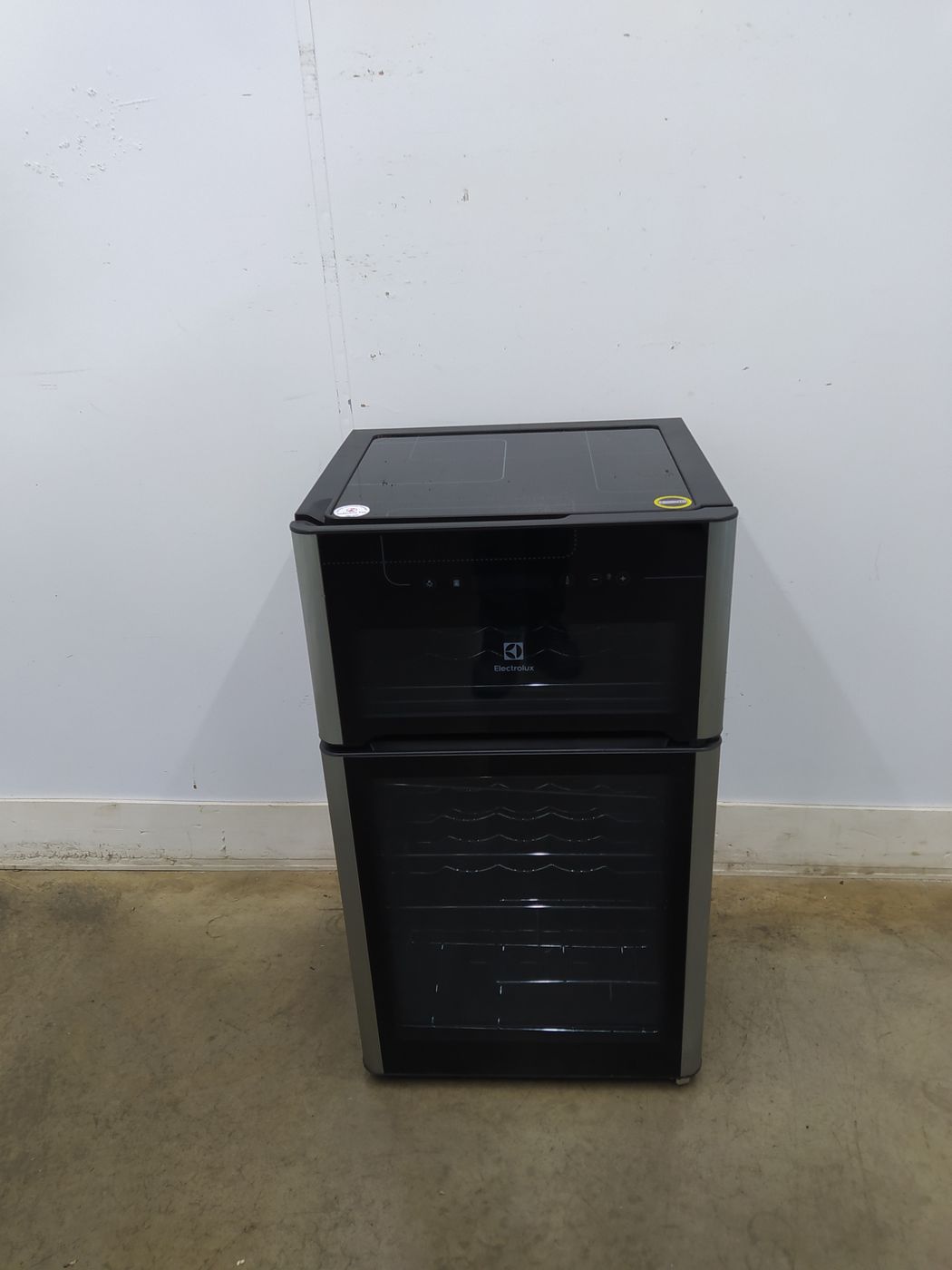 ADEGA ELECTROLUX VINHOS 2 PORTAS ACD29 29 GAR
