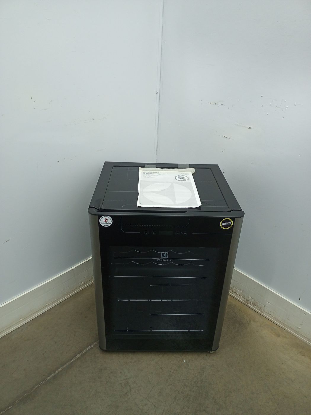 ADEGA ELECTROLUX VINHOS 1 PORTA ACS24 24 GARR
