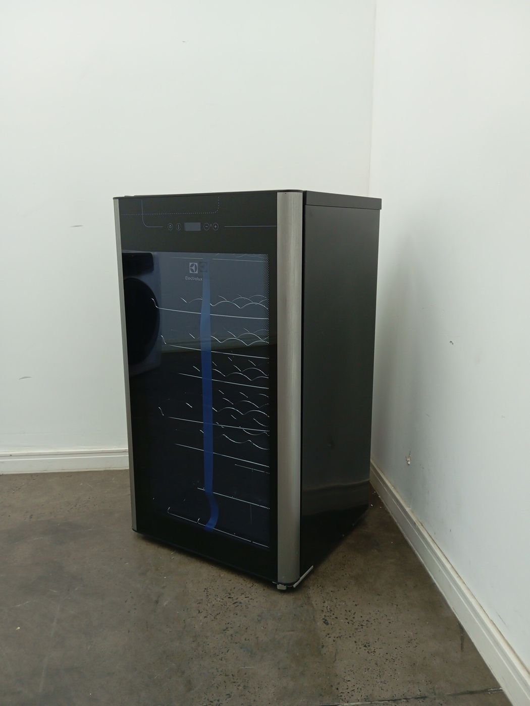 ADEGA ELECTROLUX VINHOS 1 PORTA ACS34 34 GARR