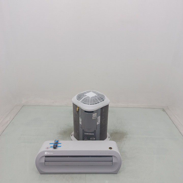 AR CONDICIONADO ELECTROLUX JE12F 12000 BTUS I