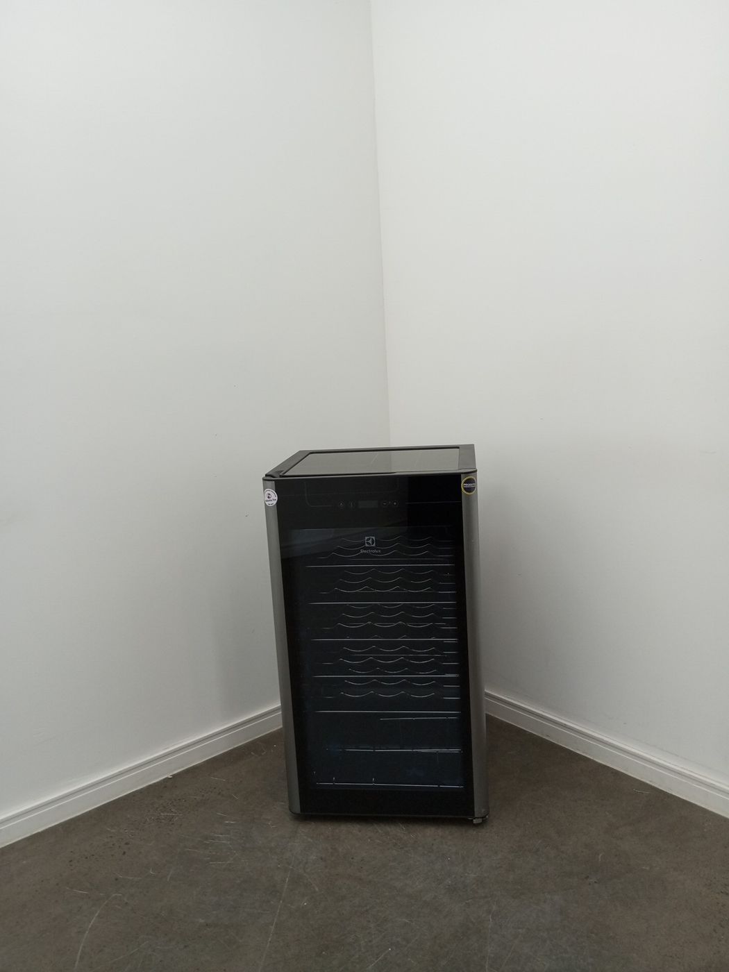 ADEGA ELECTROLUX VINHOS 1 PORTA ACS34 34 GARR
