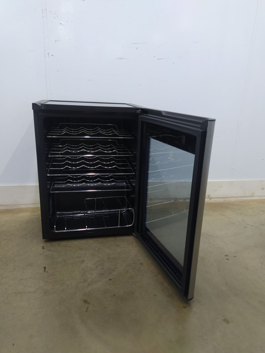 ADEGA ELECTROLUX VINHOS 1 PORTA ACS24 24 GARR