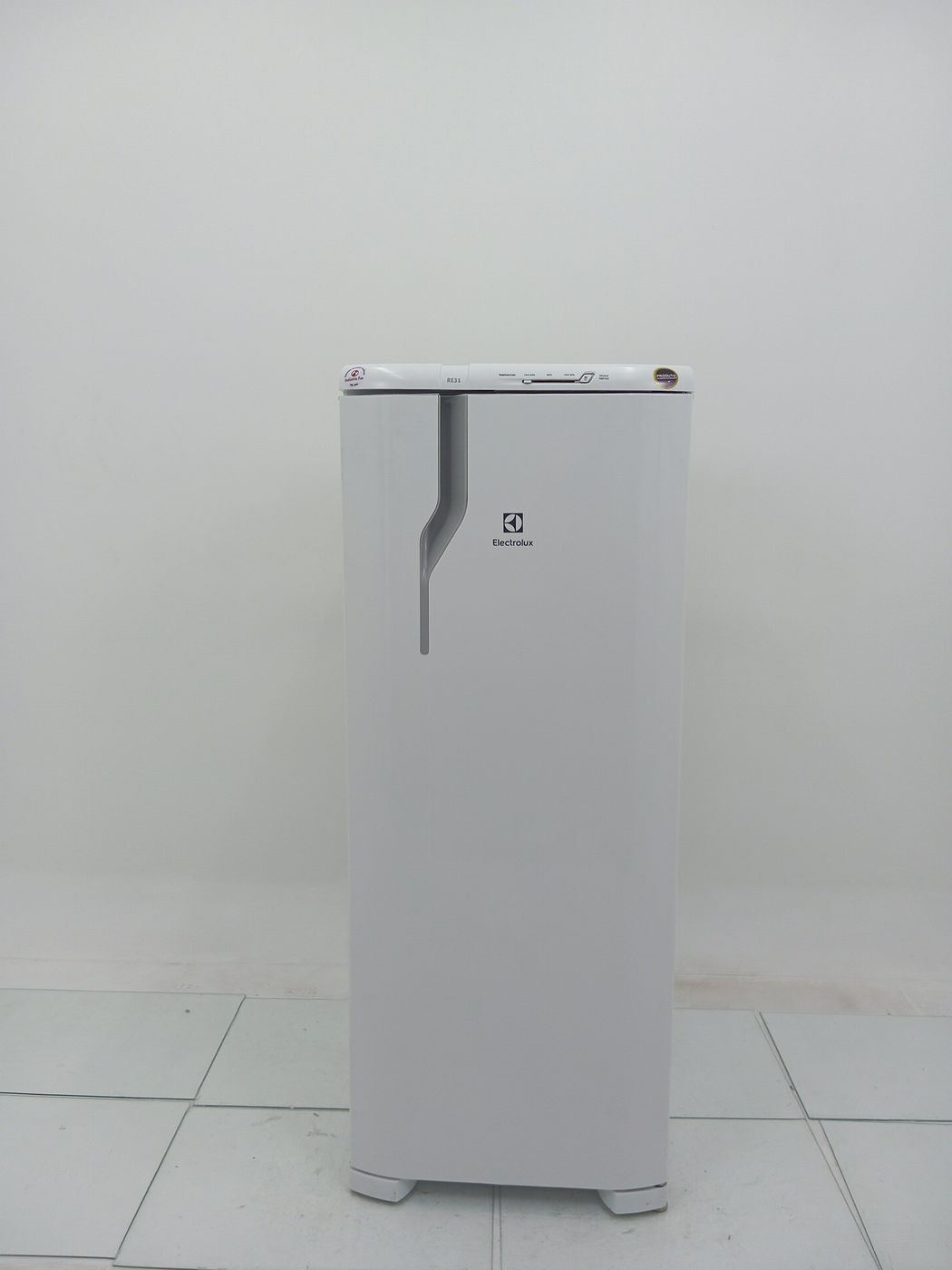 REFRIGERADOR ELECTROLUX RE31 UMA PORTA 240l B