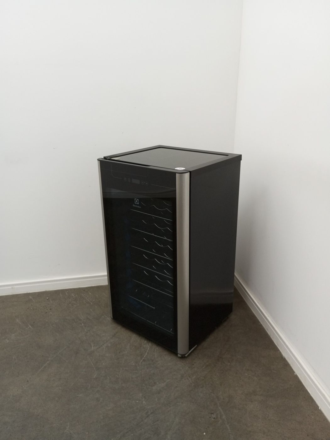 ADEGA ELECTROLUX VINHOS 1 PORTA ACS34 34 GARR