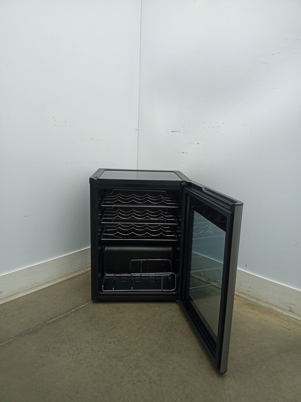 ADEGA ELECTROLUX VINHOS 1 PORTA ACS24 24 GARR