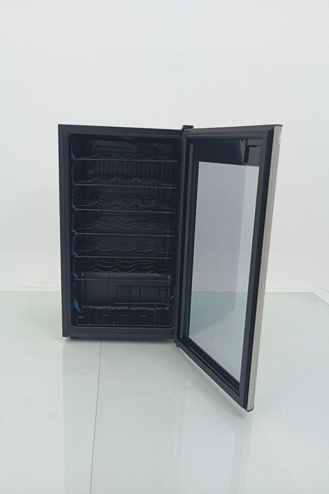 ADEGA ELECTROLUX VINHOS UMA PORTA WSF34 34 GA