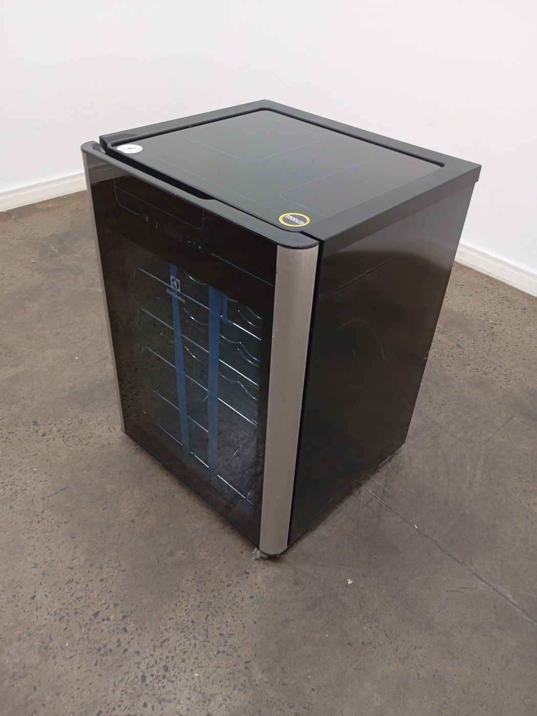ADEGA ELECTROLUX VINHOS 1 PORTA ACS24 24 GARR
