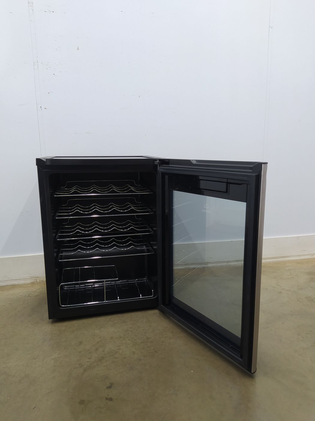 ADEGA ELECTROLUX VINHOS 1 PORTA ACS24 24 GARR