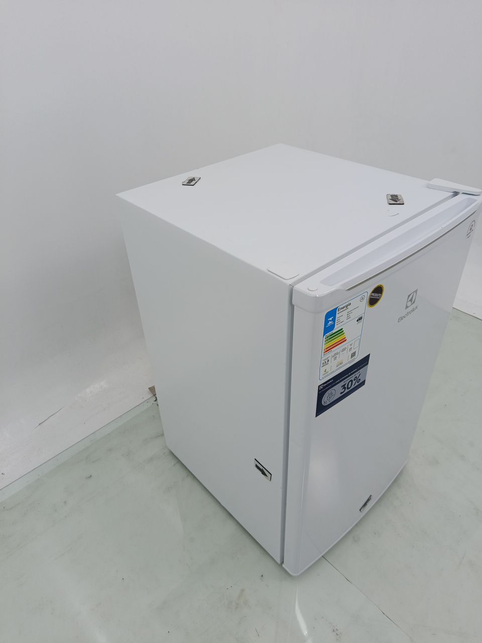 FRIGOBAR ELECTROLUX EM120 - Frigobar Electrol