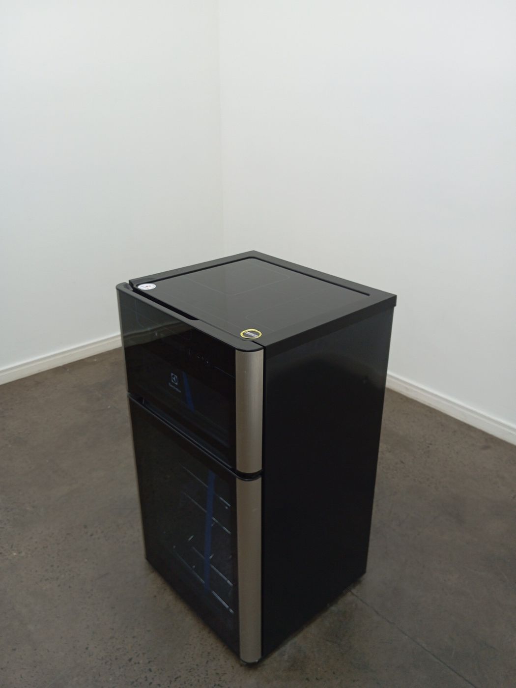 ADEGA ELECTROLUX VINHOS 2 PORTAS ACD29 29 GAR