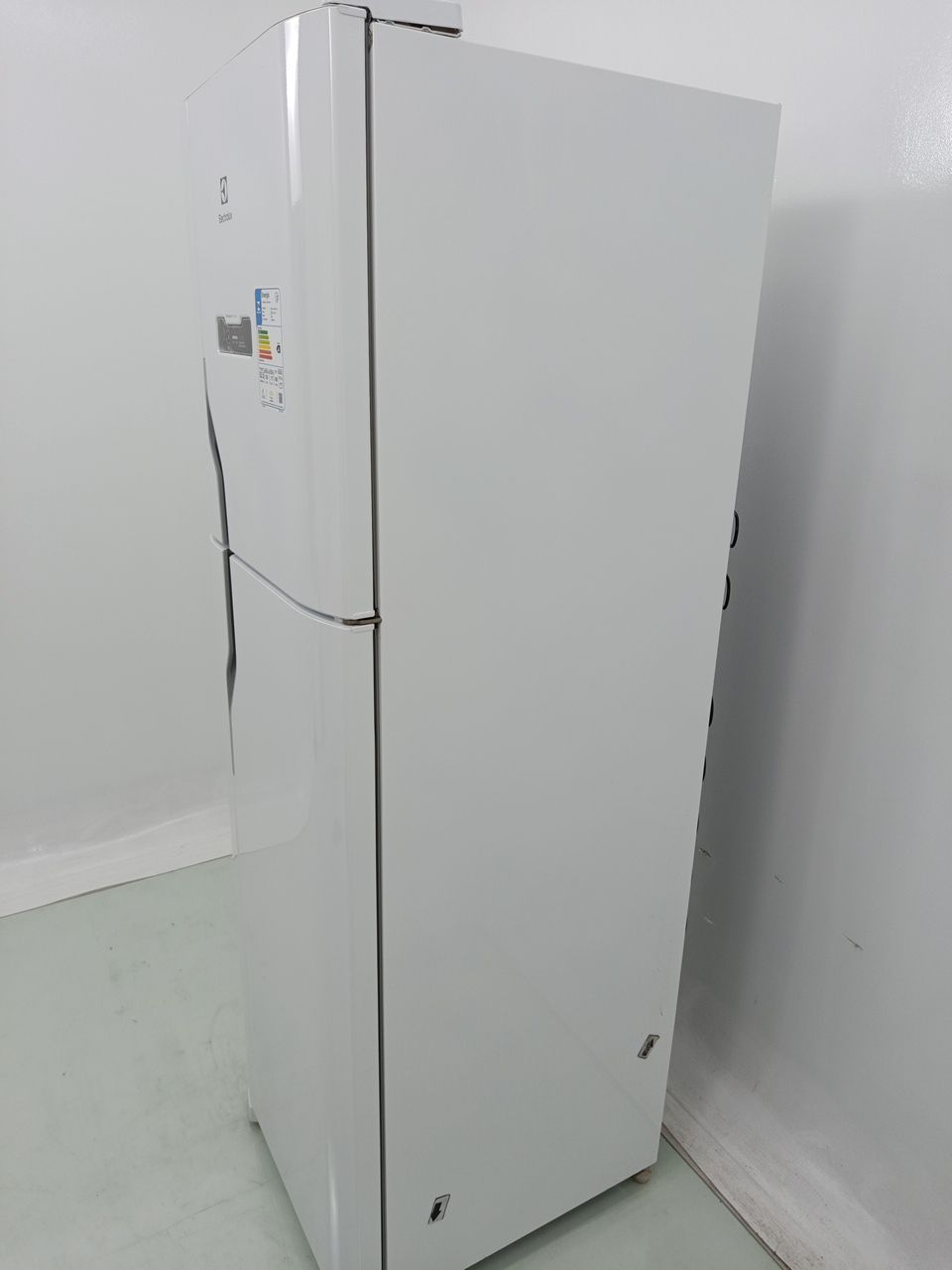 REFRIGERADOR ELECTROLUX DFN44 FROST FREE 400L