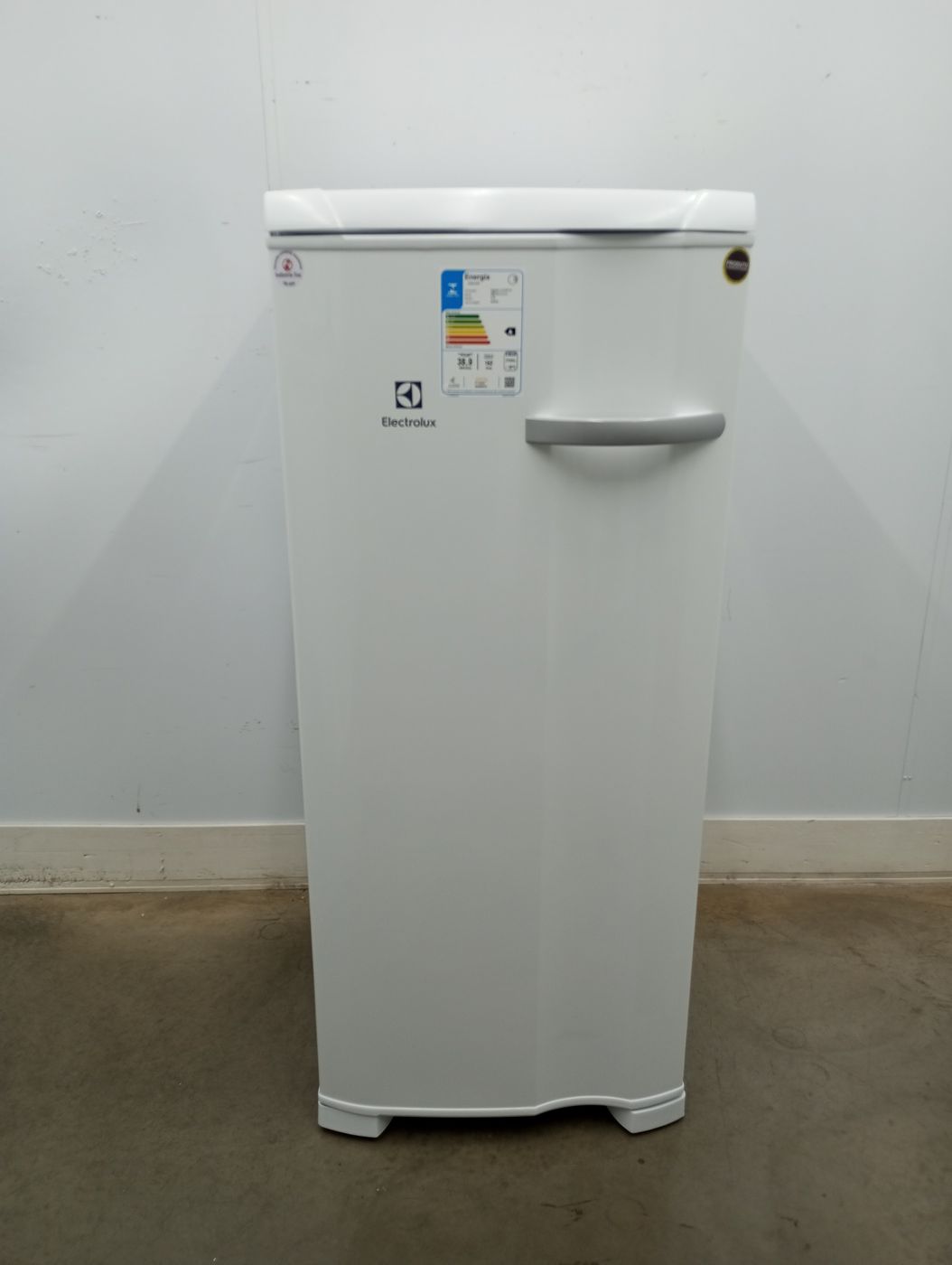 Freezer Electrolux Fe19 Vertical Cycle Defrost Uma Porta 162l Branco