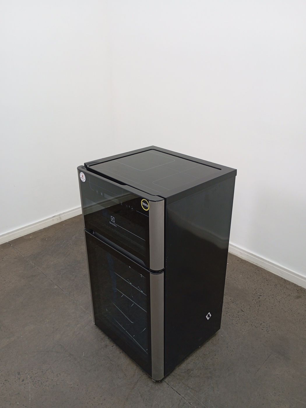 ADEGA ELECTROLUX VINHOS 2 PORTAS ACD29 29 GAR